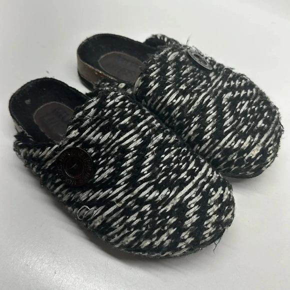 Muk Luks Shoes - Muk Luks Slippers Clogs Slip On Shoes Knit Black White Striped Women's Size 6